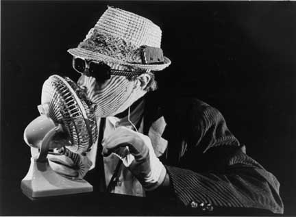 Leonard Pitt kissing a fan.